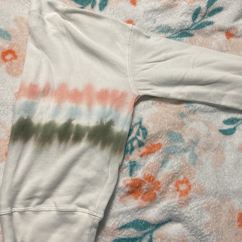 Light Weight Pullover - Picture 3 of 3